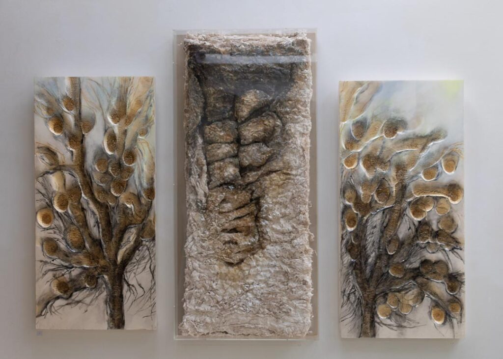 Mostly Pure III drieluik 190 x 130 x 10 cm , polyurethaan, houtskool, OI inkt, acryl,wol, epoxy